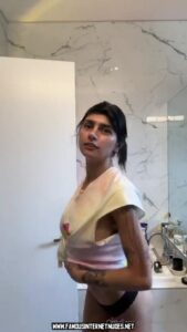 Mia Khalifa Influencer Leaked Lebanese Black Hair Bathroom