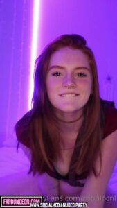 Robbiocnl Female Influencer Caucasian Blue Eyes