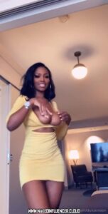 Dulcemooon Influencer Bisexual Black Hair Brown Eyes Big Ass