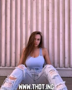 Iravlana Teen With Big Tits Bisexual Curvy Body Green Eyes