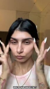Mia Khalifa Lebanese Huge Breasts Livestream Black Hair